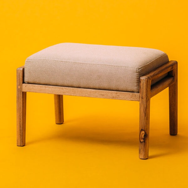 Un perfecto complemento para tu descanso, este diseño minimalista y elegante acompaña los muebles de tus espacios, logrando a la ves que su uso sea versátil y cómodo para relajarte.