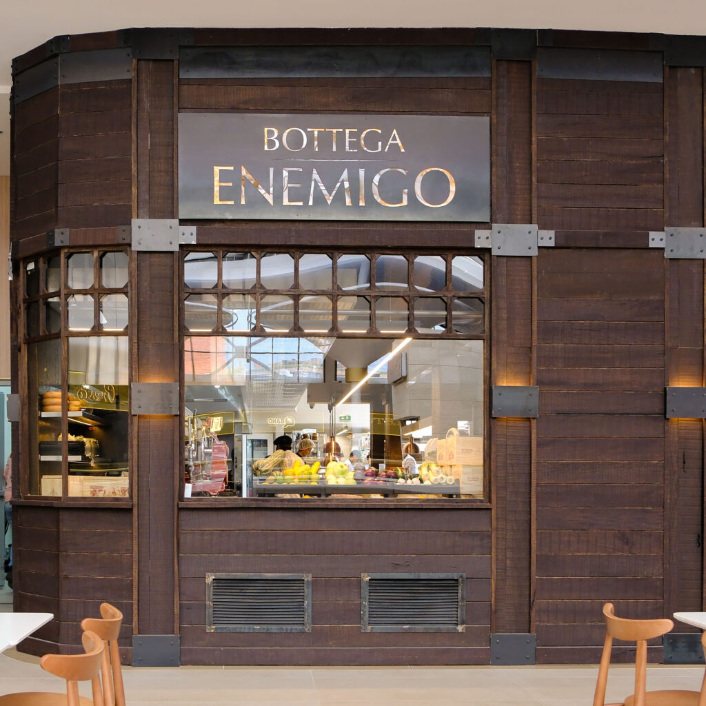 Bottega Enemigo: Aquí la madera y el fuego son los protagonistas
