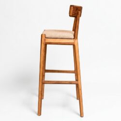 Butaco Onda en madera maciza de nogal cafetero, vista lateral, hecho a mano por Canorá en Bogotá