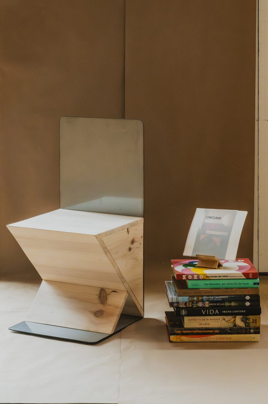 Prototipo de mobiliario en madera Canorá