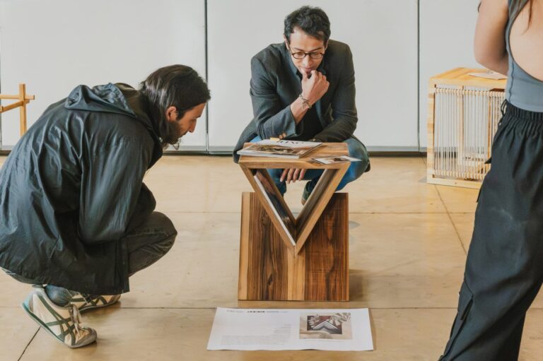 Canorá y la Universidad de los Andes: diseño de mobiliario en madera del aula al catálogo - Canora