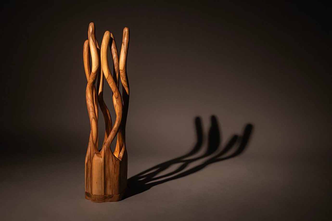 Lámpara Origen: diseño de mobiliario en madera ganador
