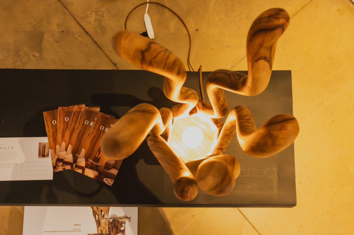 Lámpara Origen vista superior diseño en madera