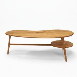 Mesa de centro Páramo en madera maciza de flormorado, vista en ángulo 3/4, hecha a mano por Canorá en Bogotá