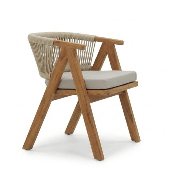 Silla ED de exterior en madera de teca con espaldar tejido en cordón náutico y cojín gris